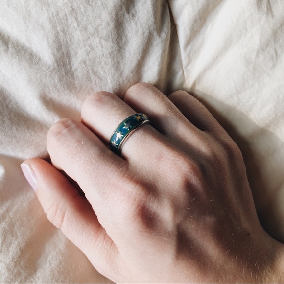 Silver Star Mood Ring - Picture 2 of 4